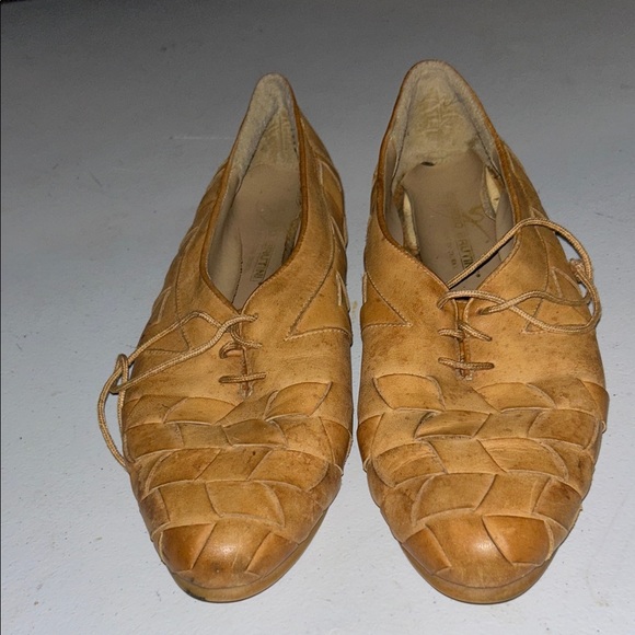 Giorgio Brutini Woven Tan Oxfords - Picture 2 of 4